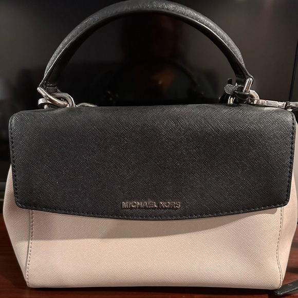 Michael kors bag - Picture 1 of 5